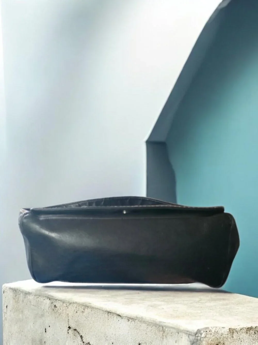 EUC MARCO BUGGIANI VTG Black Leather Full Front Flap with Top Stitching Satchel
